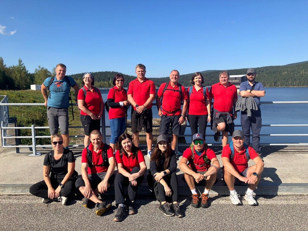 Teambuilding K2IN v Jizerských horách: Zážitky, příroda a praktický kurz první pomoci